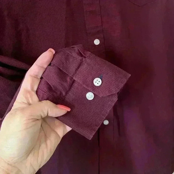 Izod Rich Wine Colored Button Down Dress Shirt Men’s Size Medium - Picture 4 of 6